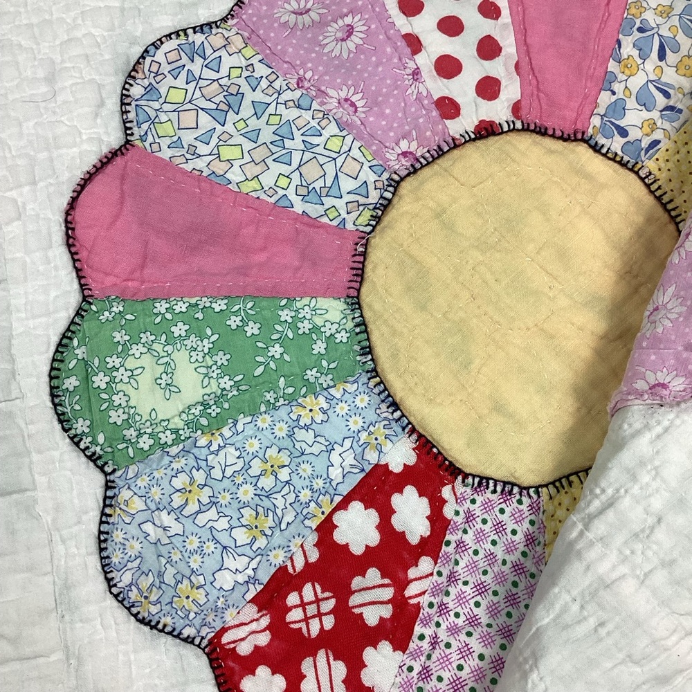 Vintage hand stitched quilt - Picture 7 of 10